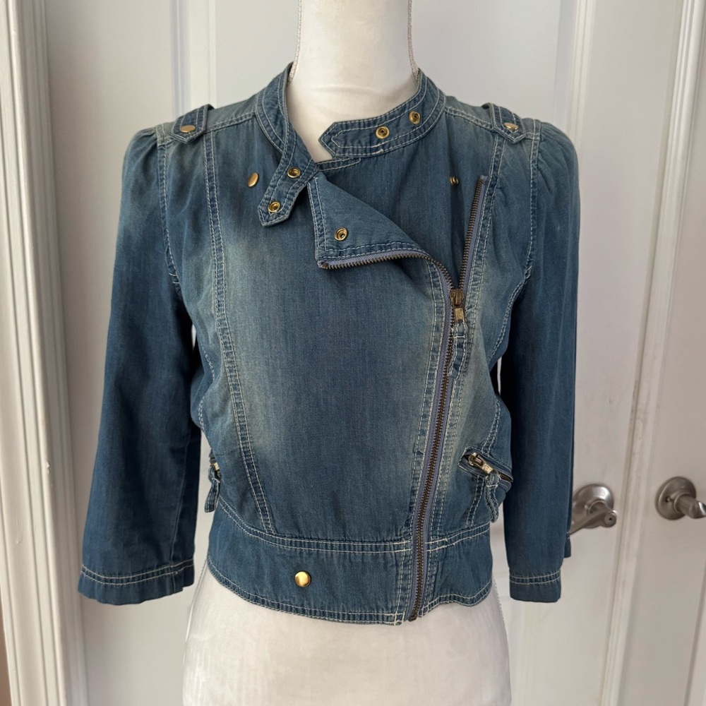 EUC XOXO Jean Denim Cropped Moto Jacket. Size M